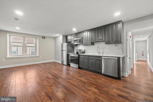 Primary Photo - 840 W Lancaster Ave
