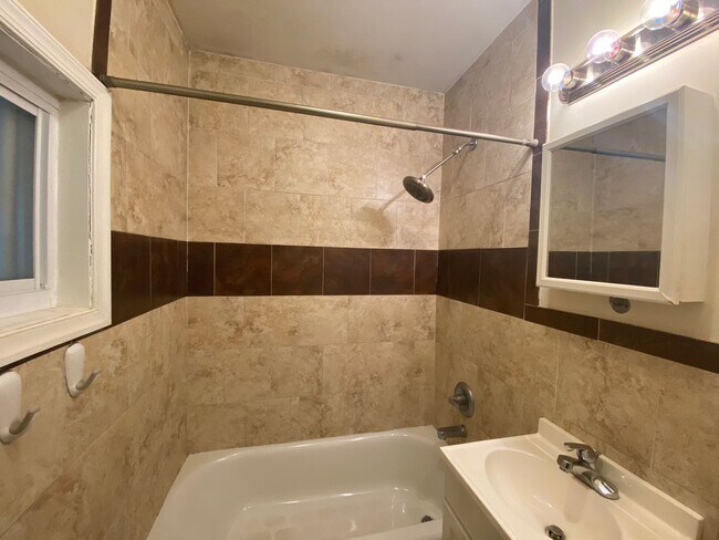 Building Photo - 1338 Passyunk Ave