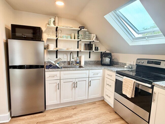 Building Photo - All Inclusive West End Condo-Fully Furnished with Parking!