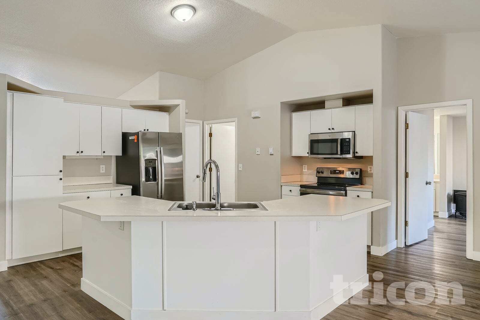 Building Photo - 803 NW 20th Cir