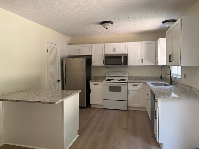 Building Photo - 208 Highland Park Dr