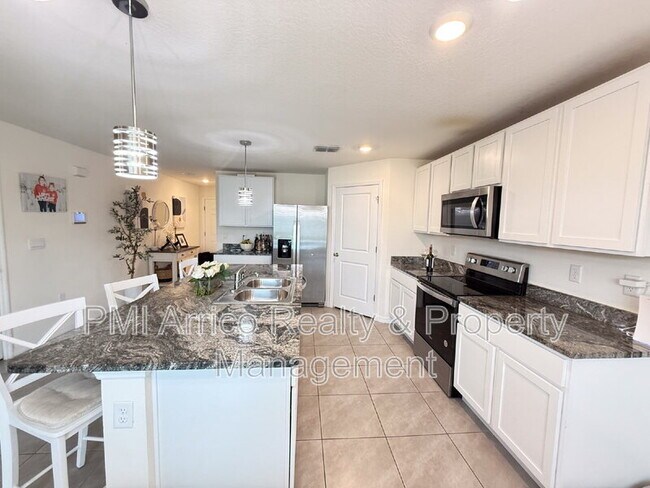Building Photo - 10744 Chippewa Dr