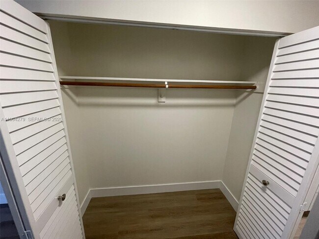 Building Photo - 8107 SW 72nd Ave