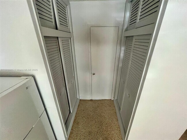 Building Photo - 15831 SW 100th Ct