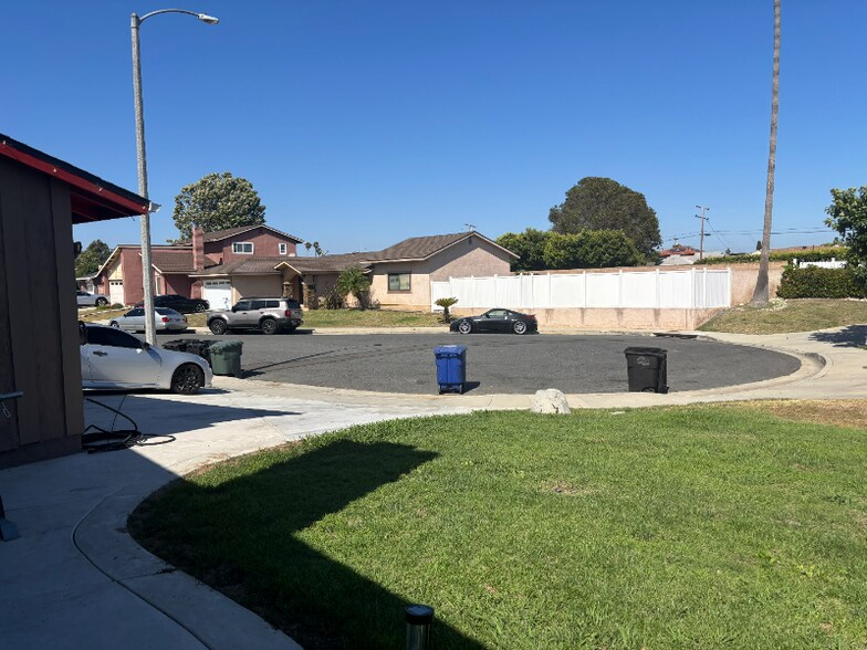 Building Photo - 15221 Polly Ave