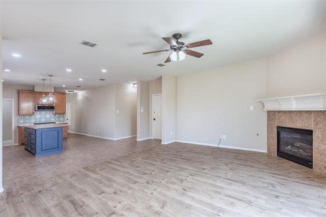 Building Photo - 2356 Jaguar Dr