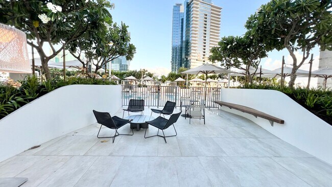 Building Photo - HIGH FLOOR 1BD UNIT AT THE LUXURIOUS KOULA...