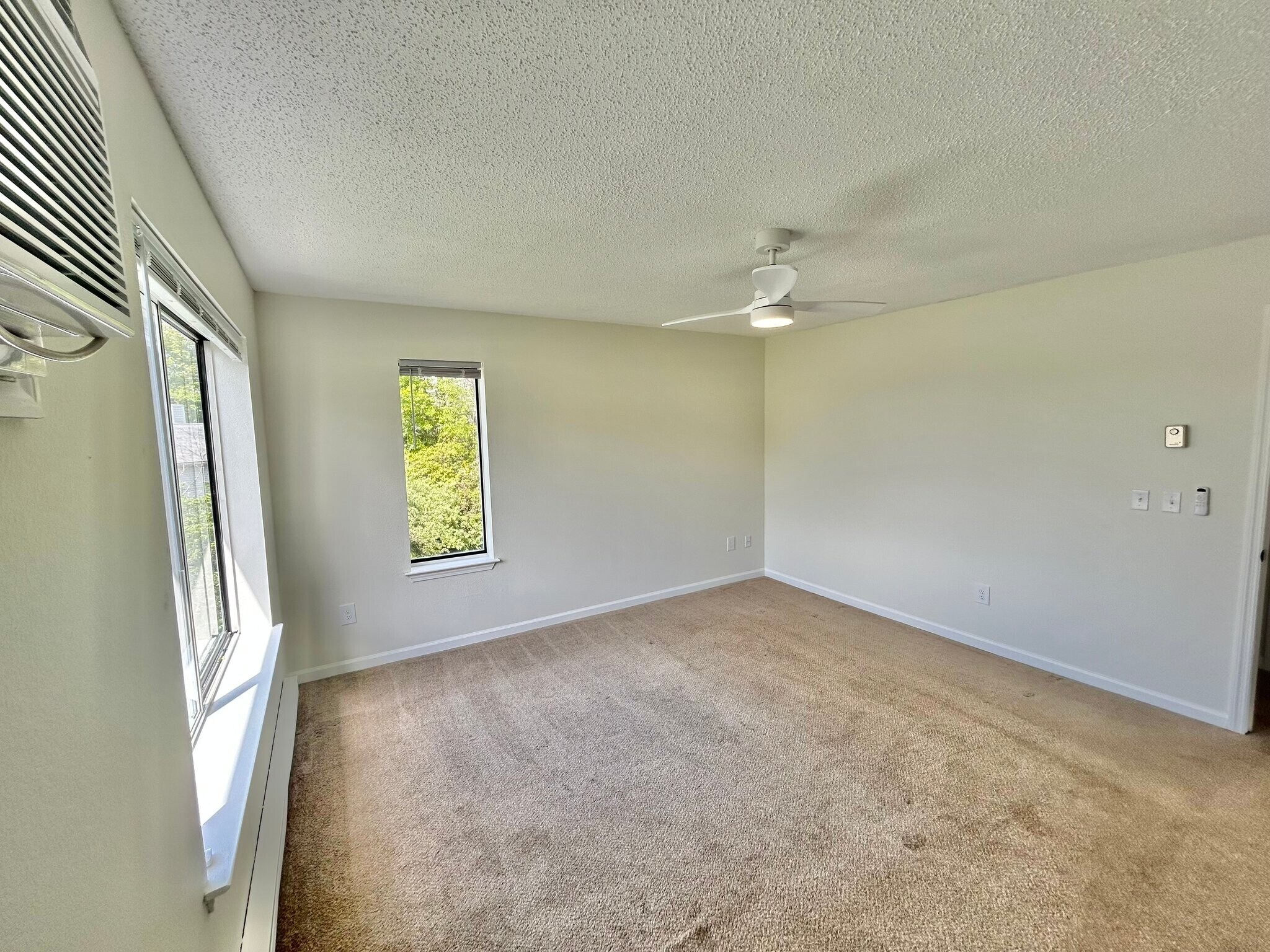 Building Photo - 925 Oronoke Rd