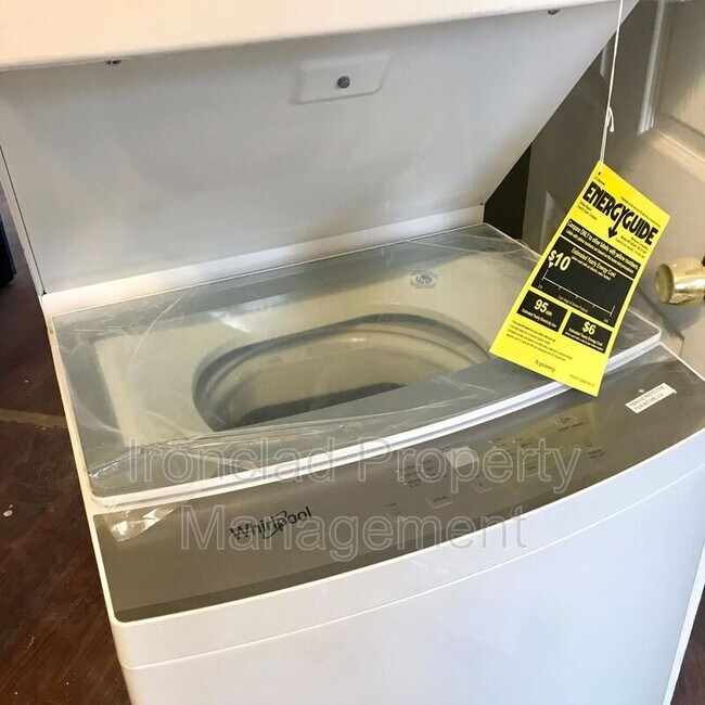 Building Photo - 12 Silver St