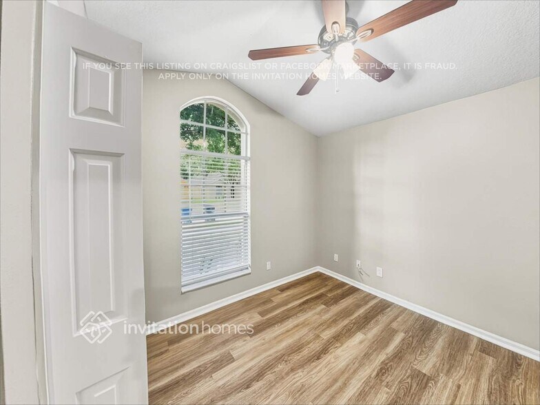 Building Photo - 2515 Clareside Dr