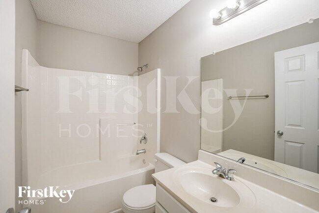 Building Photo - 1000 Golden Aspen Dr