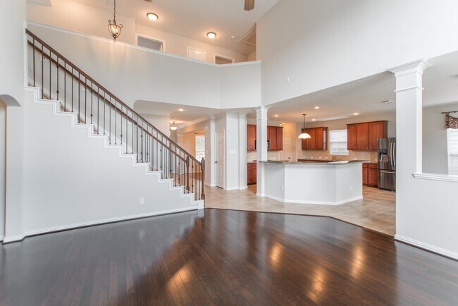 Building Photo - 9402 Empress Crossing Dr