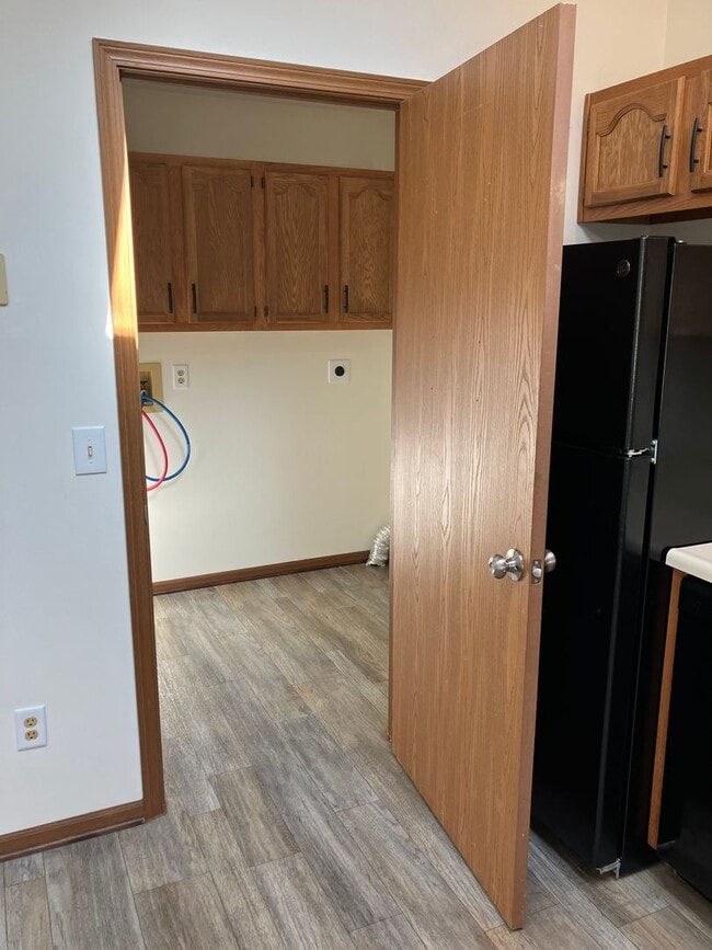 Building Photo - Black Friday Move-in Special! Up to $500 off!