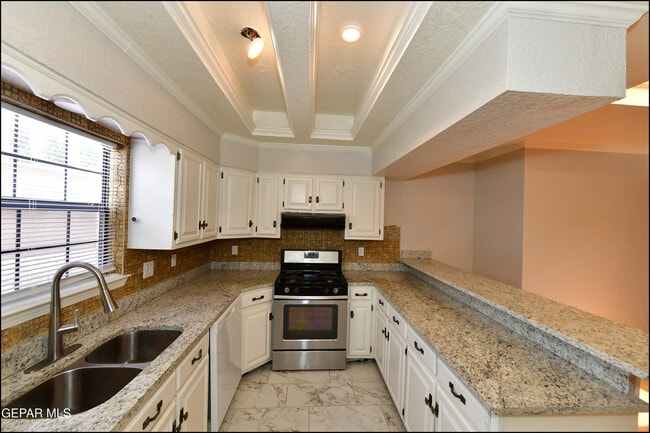 Building Photo - 5534 Oakbriar Cir