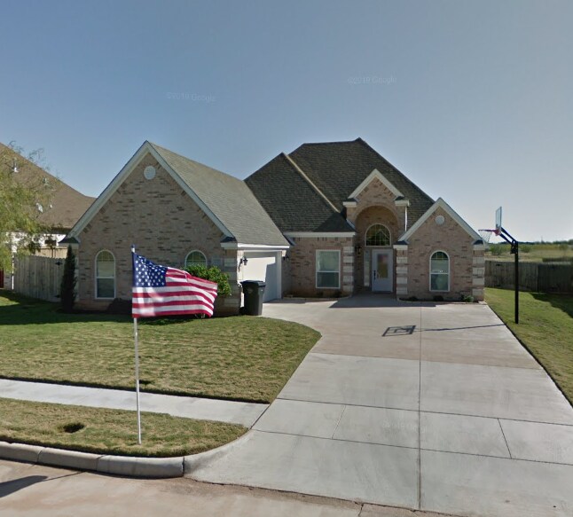 Building Photo - 1735 Woodridge Dr