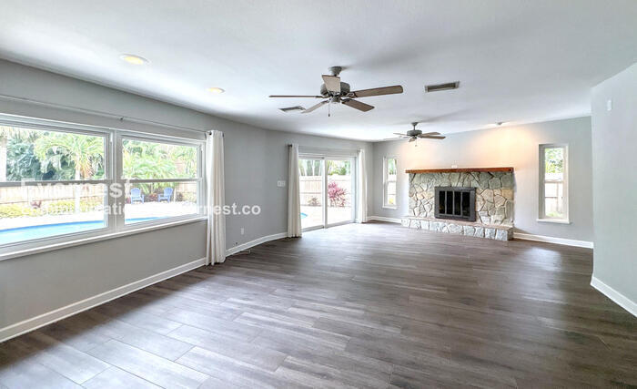 Building Photo - 111 Carlyle Dr