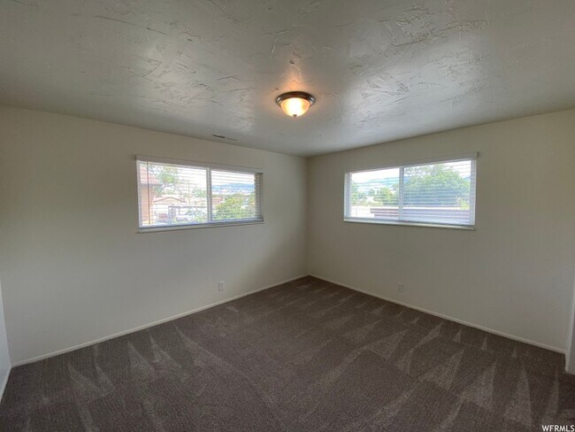 Building Photo - 3135 S 200 E