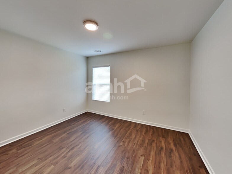 Building Photo - 631 Sunflower Dr