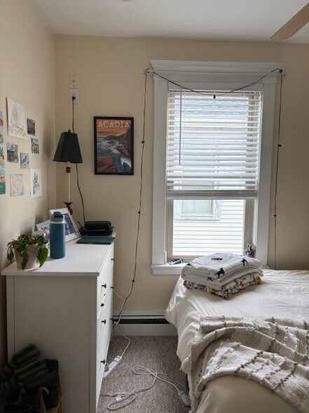 Building Photo - 13 Home St