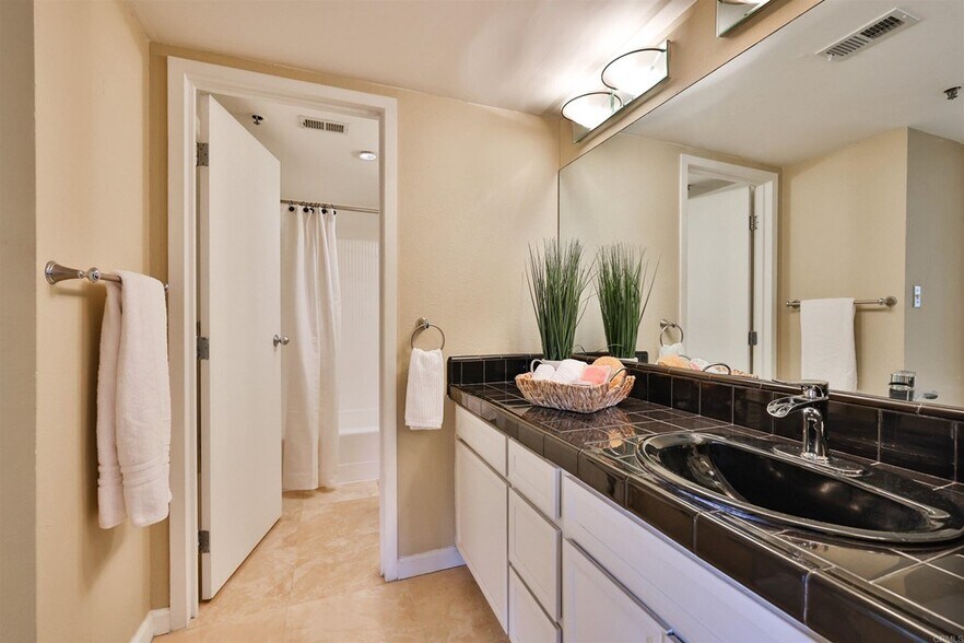 Building Photo - 1514 7th Ave