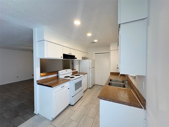 Building Photo - 2502 Marble Falls Dr