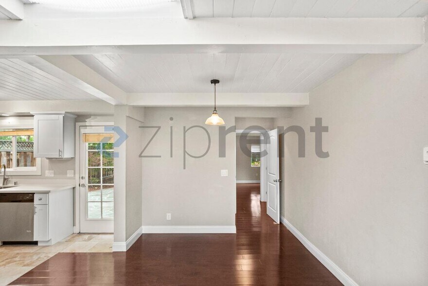 Building Photo - 1135 Hollyburne Ave