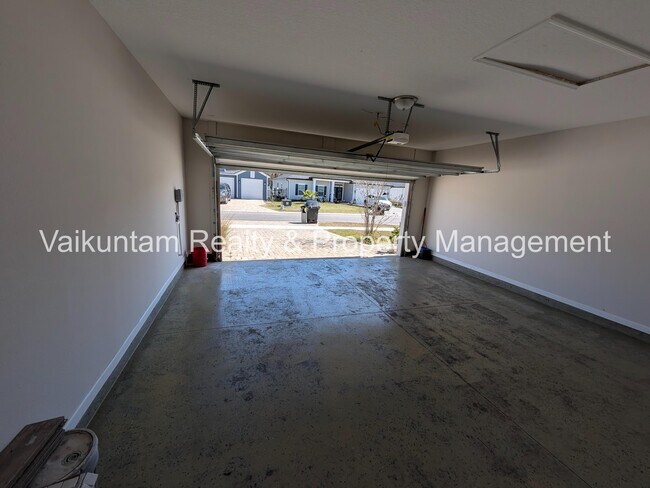 Building Photo - 100 Golden Fern Dr