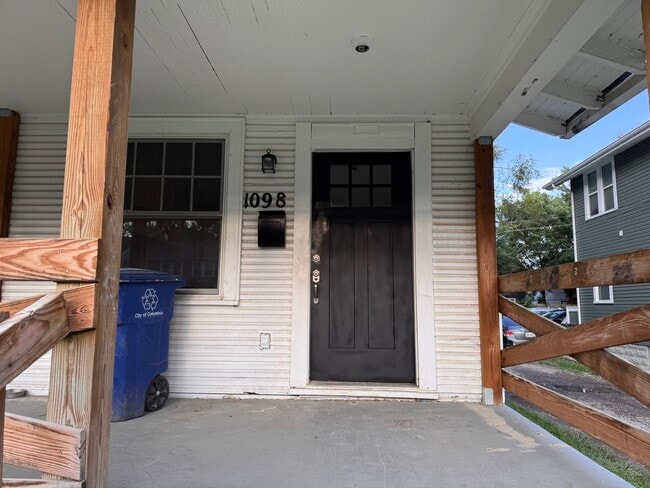 Building Photo - 1098 Miller Ave
