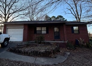 Building Photo - Introducing a charming 2-bedroom, 1-bathroom house in the desirable location of Russellville, AR.