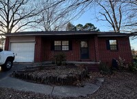 Building Photo - Introducing a charming 2-bedroom, 1-bathroom house in the desirable location of Russellville, AR.