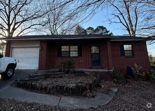 Building Photo - Introducing a charming 2-bedroom, 1-bathro...