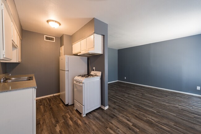 Building Photo - 708 Santa Rosa Dr