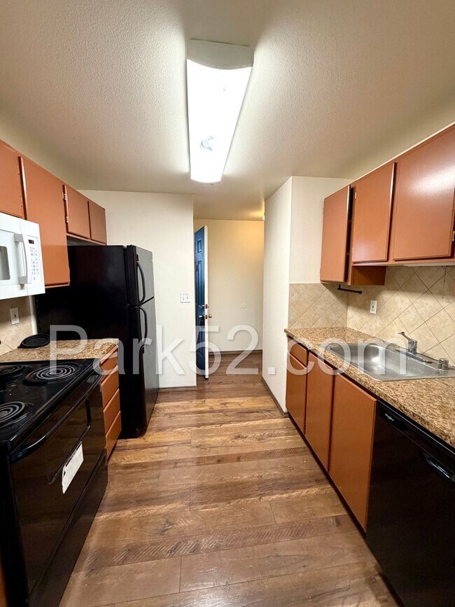 Building Photo - Puyallup Area 2 Bedroom 2nd Floor Apartment