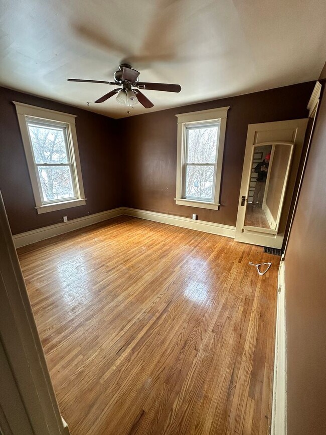 Building Photo - 1100 E Corrington Ave