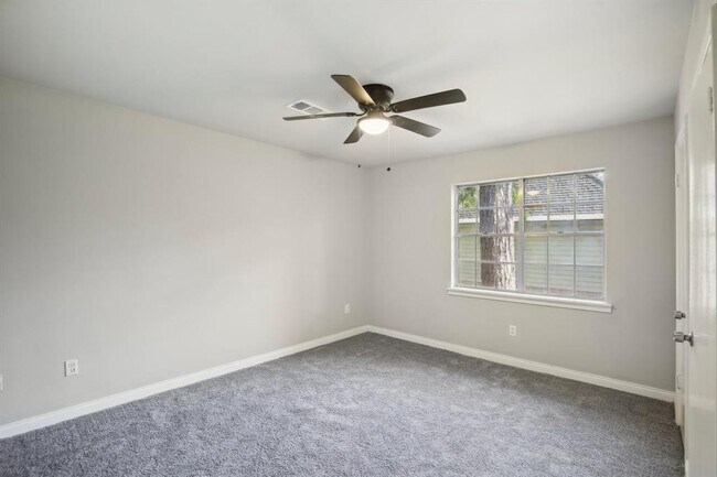 Building Photo - 6531 Coral Ridge Rd