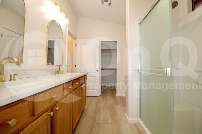 Building Photo - 2353 E Calle Sierra Del Manantial
