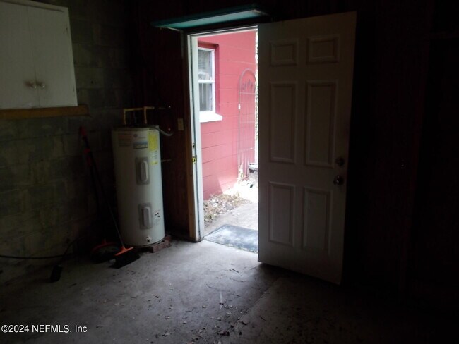 Building Photo - 5730 Cruz Rd