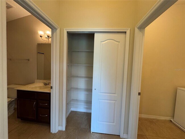 Building Photo - 10716 Dawson Lily Way
