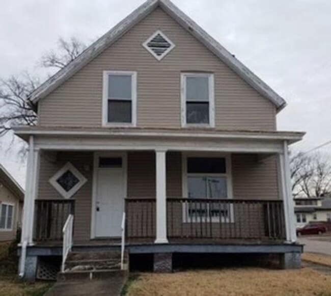 Primary Photo - 1226 S Grand Ave
