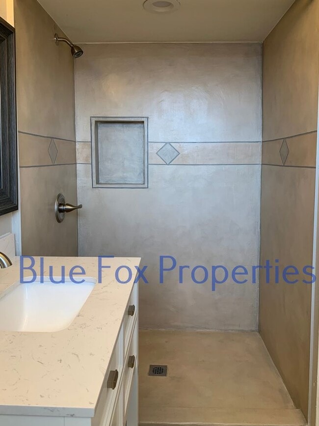 Building Photo - 602 N Palo Verde Blvd