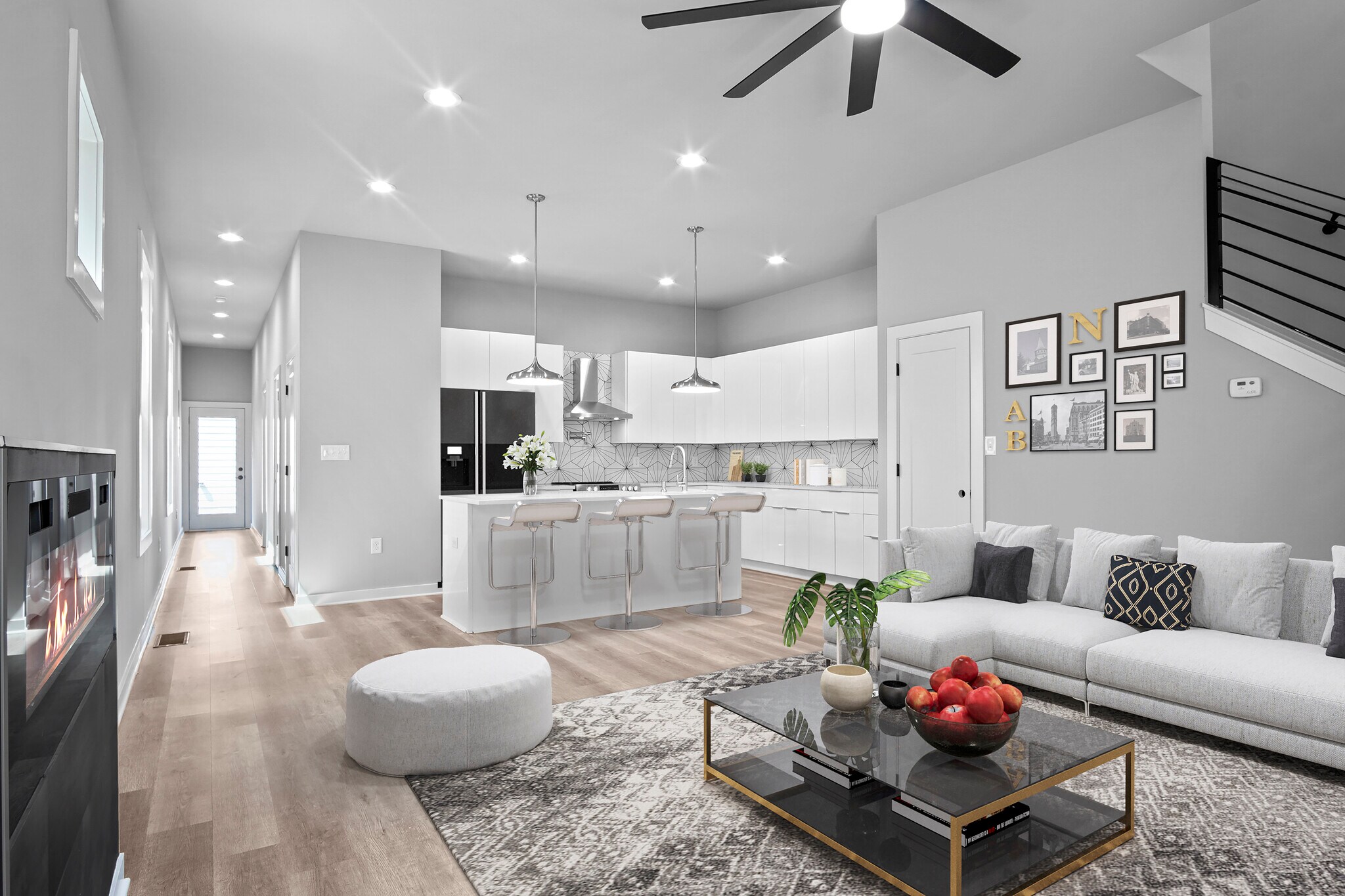 Open Livingroom & Livingroom - 569 Middle St SW