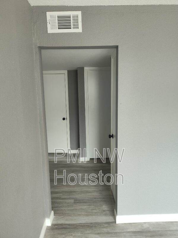 Building Photo - 2687 Gessner Rd