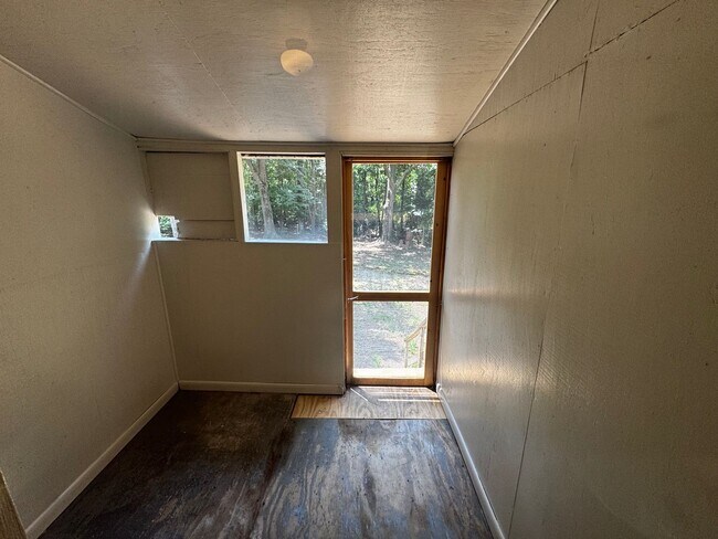 Building Photo - 816 Churchill Dr