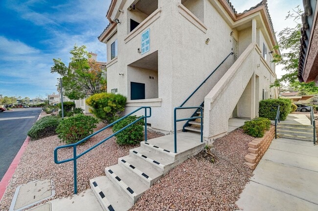 Primary Photo - Spacious 2 Bedroom Condo in Gated Community!