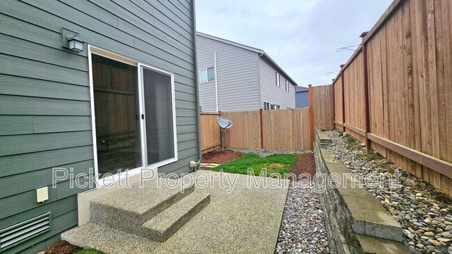 Building Photo - 6540 Yorktown Pl NE