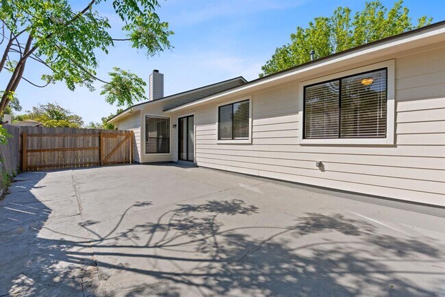 Building Photo - 11500 Ruffed Grouse Dr