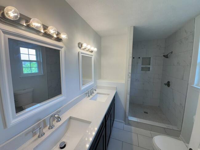 Building Photo - 7918 Holly Hills Dr