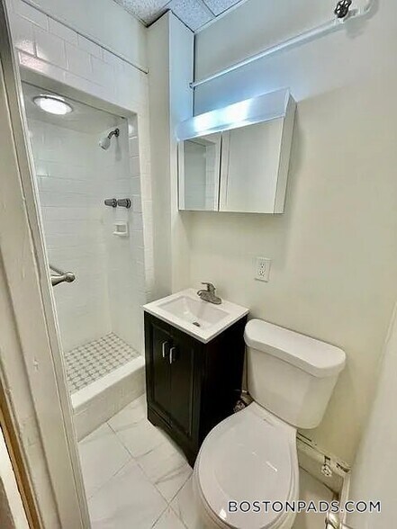 Building Photo - 4 Garden Ct St