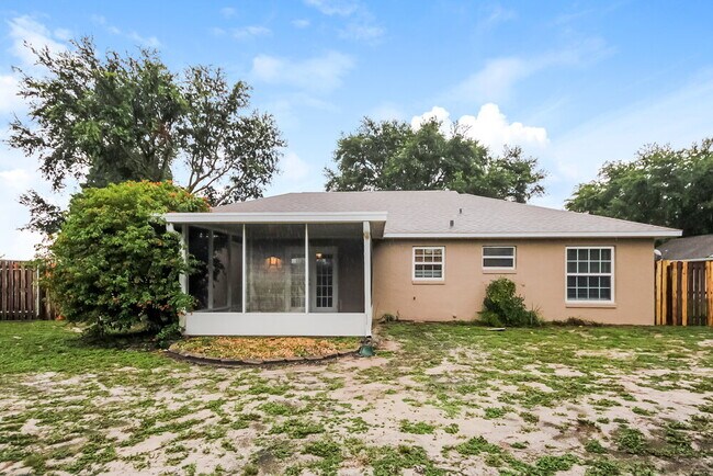 Building Photo - 35123 Queens Way