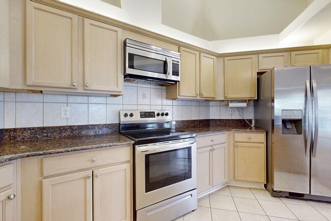 Building Photo - 967 SE Browning Ave